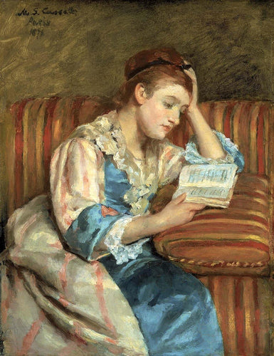 Sra. Duffee sentada em um sofá listrado lendo (Mary Cassatt) - Reprodução com Qualidade Museu